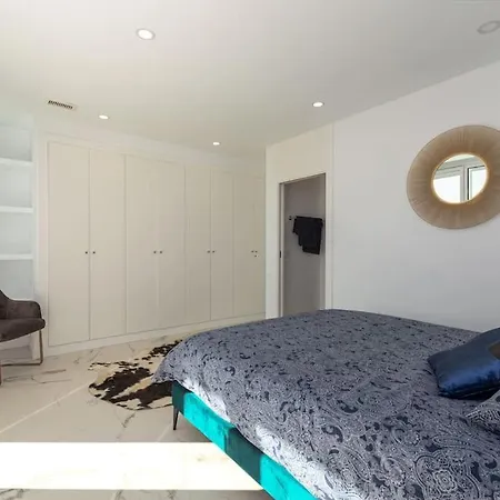 Villa Luxurious Moga Overlooking The Sea And Gibraltar *