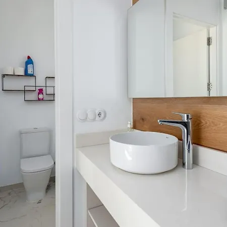 Villa Luxurious Moga Overlooking The Sea And Gibraltar