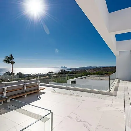 Luxurious Moga Overlooking The Sea And Gibraltar Villa *