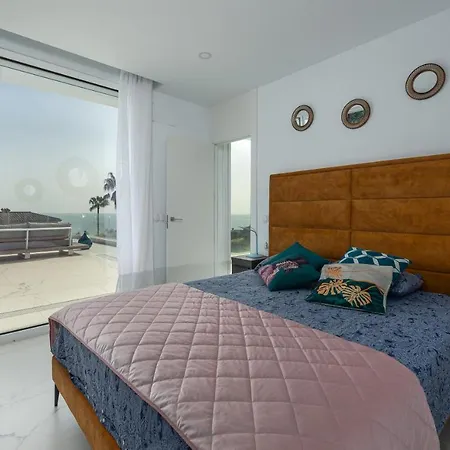 Villa Luxurious Moga Overlooking The Sea And Gibraltar