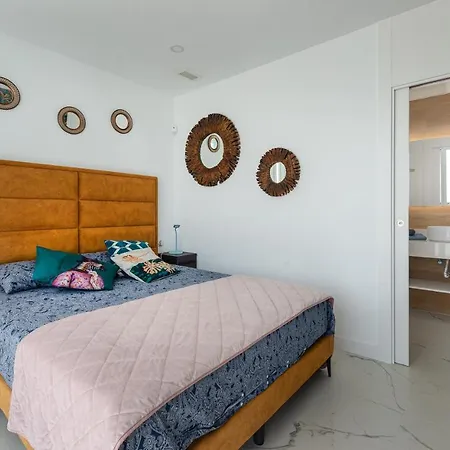 Luxurious Moga Overlooking The Sea And Gibraltar *