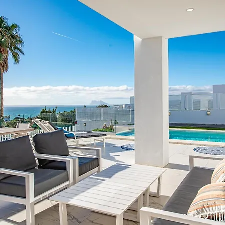 Luxurious Moga Overlooking The Sea And Gibraltar Villa *