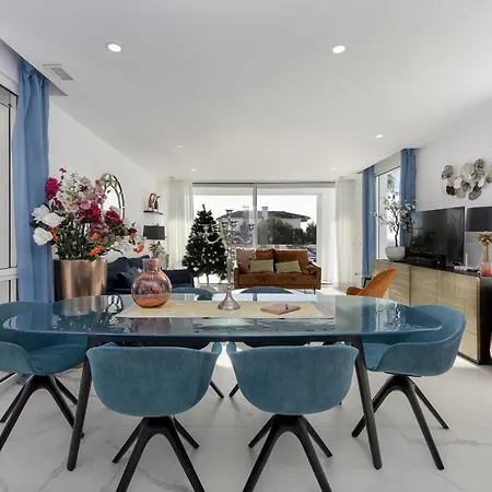 Luxurious Moga Overlooking The Sea And Gibraltar Villa *