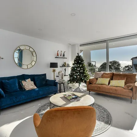 Luxurious Moga Overlooking The Sea And Gibraltar Villa